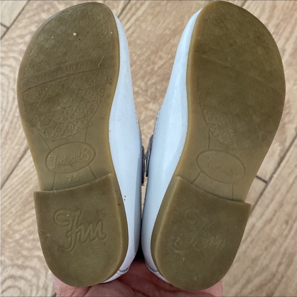 FootMates - Size 7.5 - Picture 4 of 5